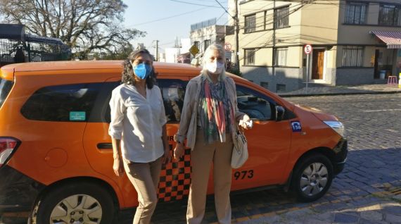 Passeio de Táxi Broder Leva para  até quatro pessoas por Curitiba - inclusão, flexibilidade e diversão!